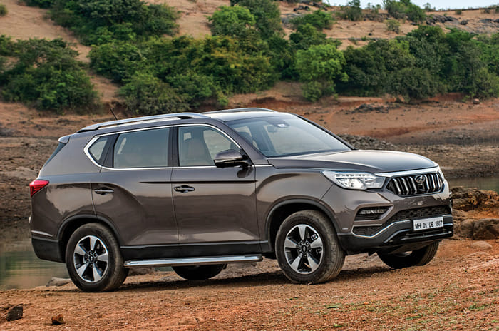 2019 Mahindra Alturas G4 front static